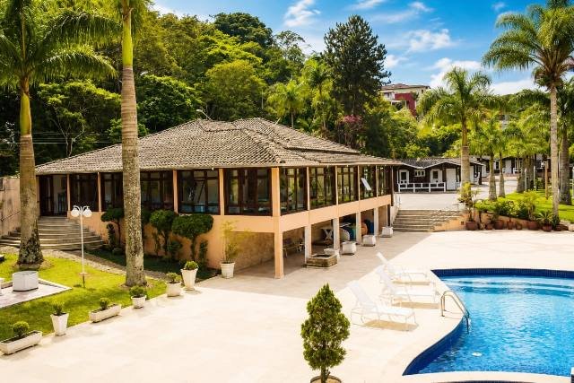 Área externa com piscina e espaço de convivência da unidade parceira masculina em São Bernardo do Campo